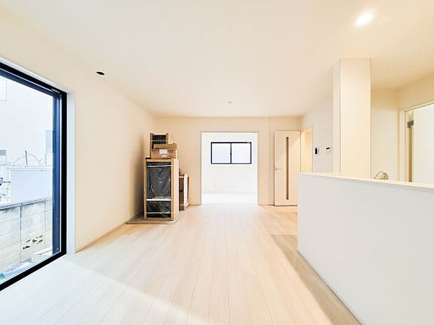 3号棟【LDK16.9帖】整然とした空間演出、快適な理想の暮らしの実現は家のみの拘りではなく、そこで暮らす方々にとって素敵な環境であることも挙げられると思います。四季折々の変化が奏でる鼓動を…