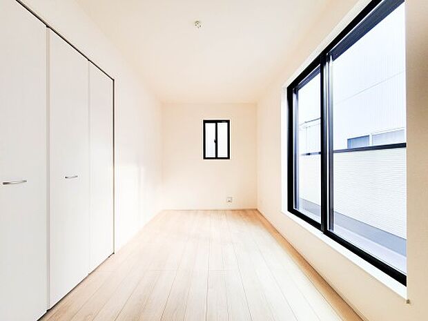 3号棟【洋室-16.9帖】一日の疲れをいやしてくれる主寝室。時を忘れて過ごす場所として過ごせるお部屋。