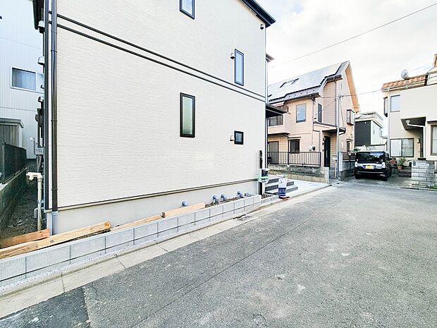 2号棟【外観】こちらの物件に少しでもご興味がありましたら、お気軽にお電話下さい。ネット上で「見えない物」「わからない事」でも、実際にご見学いただくことで、手に取るようにおわかりいただけるはず…