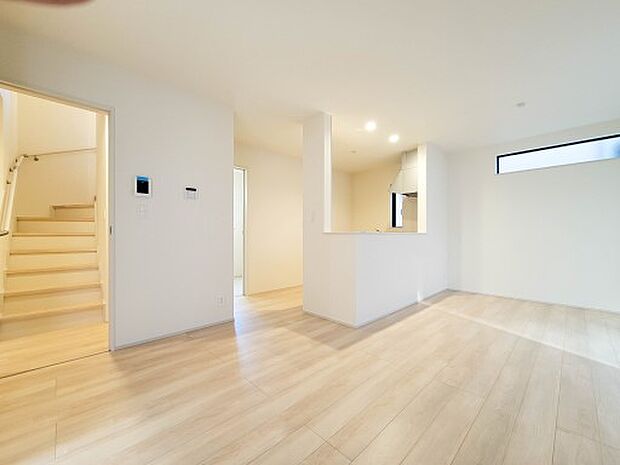 3号棟【ダイニング】ダイニングテーブルを置いても十分な広さが確保されています。