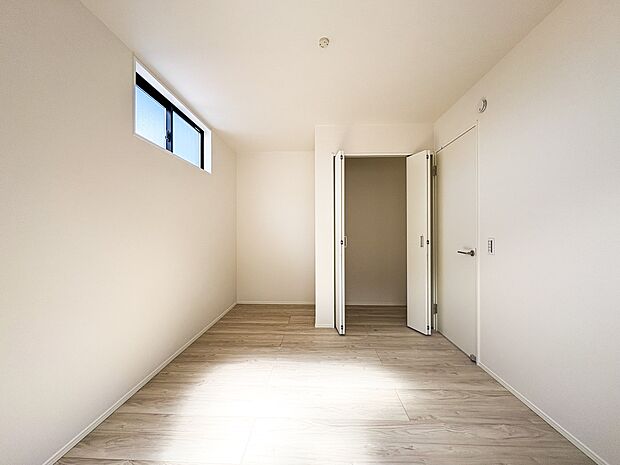 1号棟【洋室】充実した生活は伸びやかな居室空間から始まります。快適に・伸びやかに。心の潤いを求める方々へ。