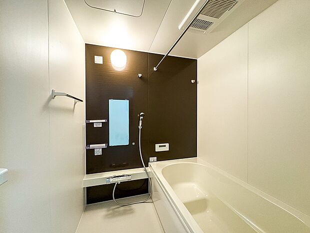 1号棟【浴室】一日の疲れを癒してくれるお風呂空間。使いやすさと上質な質感を両立して、単なる習慣から特別な時間に変わるはず。