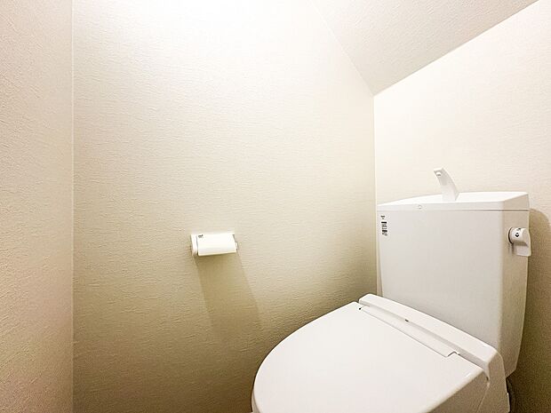 1号棟【トイレ】いつも清潔なスペースであってほしいのが毎日使うトイレです。掃除がしやすいのはもちろん、落ち着けるスペースとして機能することも大切です。