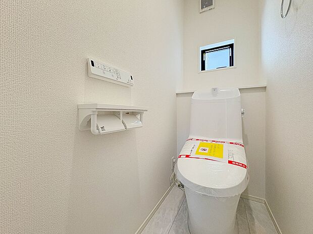 1号棟【トイレ】トイレ・ウォシュレット付。快適で衛生的な洗浄機能付温水シャワートイレです。