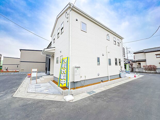 【外観】こちらの物件に少しでもご興味がありましたら、お気軽にお電話下さい。ネット上で「見えない物」「わからない事」でも、実際にご見学いただくことで、手に取るようにおわかりいただけるはずです。…