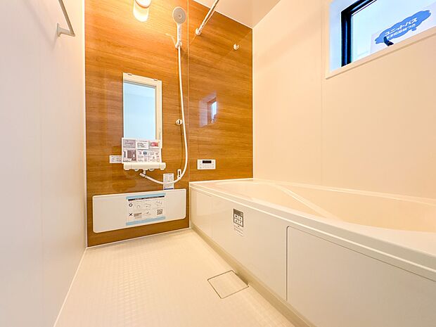 11号棟【浴室】 きっとあなたのバスタイムも単なる習慣から特別な時間に変わるはず。一日の汚れとともに疲れを洗い流し、眠りに就く前の大事なリラックスタイムを演出