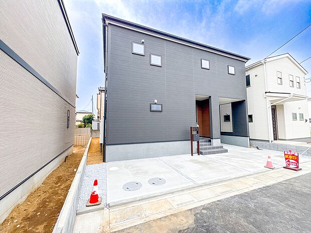 【外観】こちらの物件に少しでもご興味がありましたら、お気軽にお電話下さい。ネット上で「見えない物」「わからない事」でも、実際にご見学いただくことで、手に取るようにおわかりいただけるはずです。…