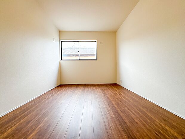 11号棟【洋室6.5帖】部屋の快適性を追求していくと、内装はシンプルになります。そしてポイント、ポイントにアクセントをつけて、リズムをつくる。シンプルな内装とは、リズミカルな内装と気づきます…