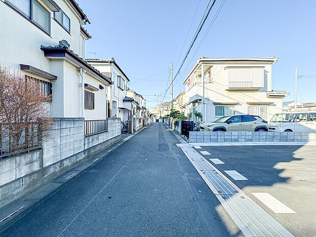 【前面道路】車の通行が少ないので、静かな住環境を維持することができます。