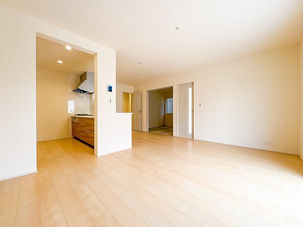 2号棟【LDK16.25帖】家族の様子が見えやすいダイニングスペース