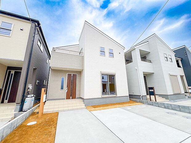 【外観】こちらの物件に少しでもご興味がありましたら、お気軽にお電話下さい。ネット上で「見えない物」「わからない事」でも、実際にご見学いただくことで、手に取るようにおわかりいただけるはずです。…