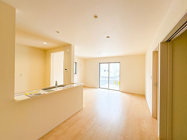 4号棟【LDK16.25帖】料理をしながら、後片付けをしながら二人で会話を楽しみたい空間。