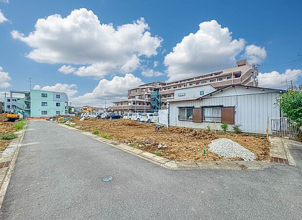 【外観】家族の温かさと陽光の暖かさ、楽しい毎日と明るい未来を予感させる「空間が織り成すひとつ先の住み心地」を演出します。