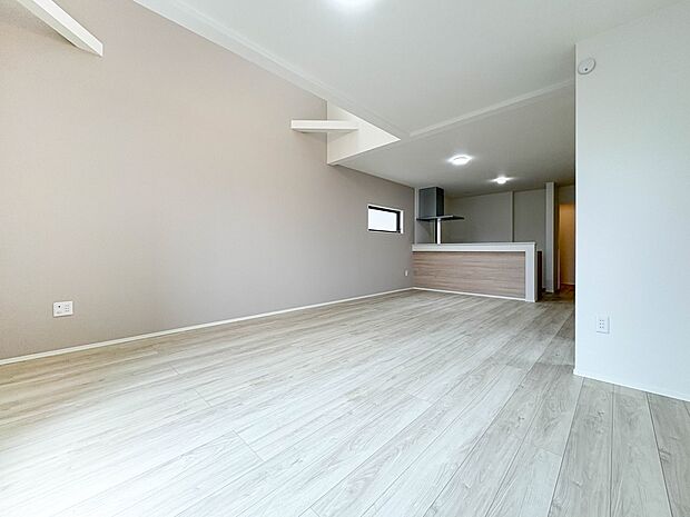 【LDK19.3帖】インテリアショップで見掛けた「あの家具」も置ける、ゆったりとした空間。時に広さが上質な寛ぎの時間になる事も。