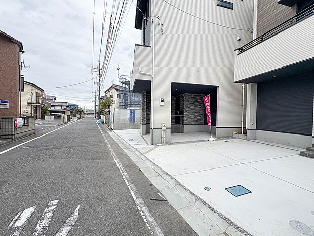 【前面道路】車の通行が少ないので、静かな住環境を維持することができます。