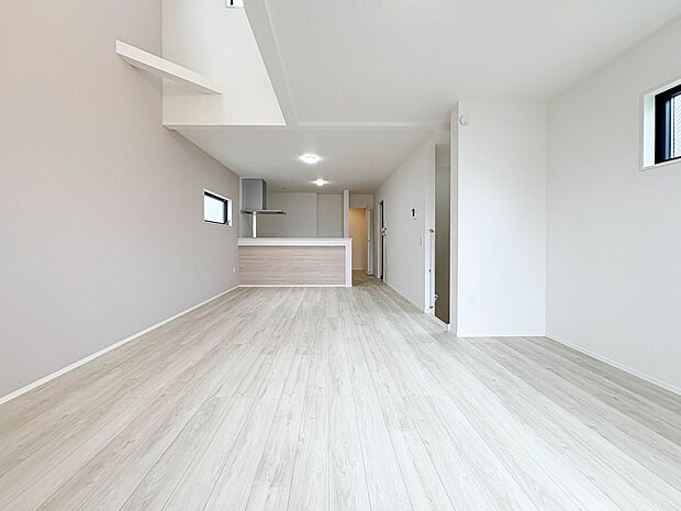 【LDK19.3帖】忙しい朝でも家族揃って食事をしたいゆとりあるダイニングスペース。