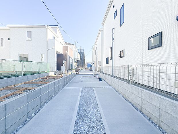 【外観】家族の温かさと陽光の暖かさ、楽しい毎日と明るい未来を予感させる「空間が織り成すひとつ先の住み心地」を演出します。