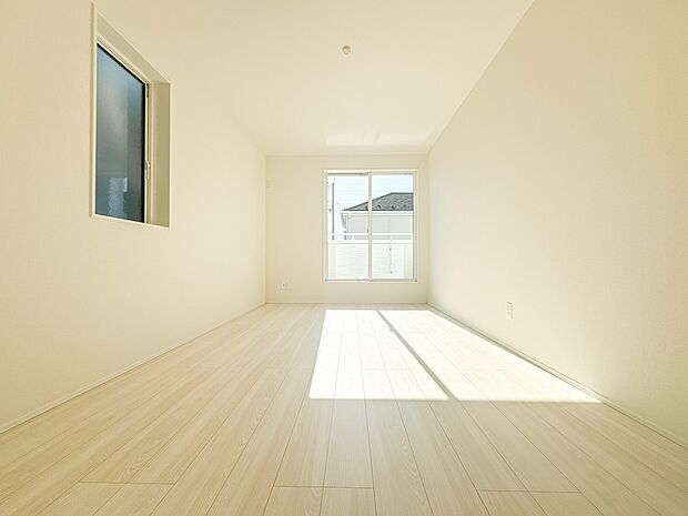 【洋室7.25帖】部屋の快適性を追求していくと、内装はシンプルになります。そしてポイント、ポイントにアクセントをつけて、リズムをつくる。シンプルな内装とは、リズミカルな内装と気づきます。