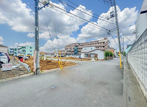 【前面道路約5M】車の通行が少ないので、静かな住環境を維持することができます。