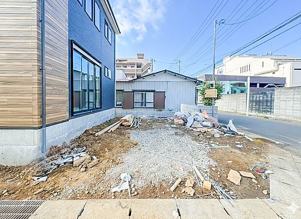 4号棟【駐車場】カースペース2台可/駐輪スペース。広々カースペースです。自転車、バイクなども置き場に困りません。