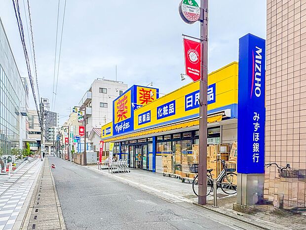 ドラッグストア 400m マツモトキヨシ越谷店