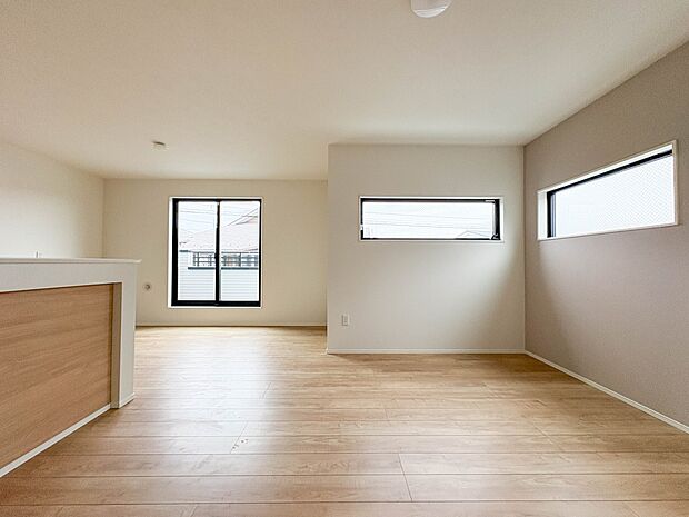 【LDK18.8帖】忙しい朝でも家族揃って食事をしたいゆとりあるダイニングスペース。