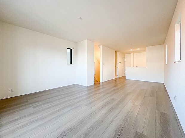 B号棟【LDK19.26帖】うららかな陽射しがどのお部屋にも降り注ぎますように、快適さを追求した間取設計。得難い立地環境での生活を恵みの豊かな永住の地へと変えてくれます。