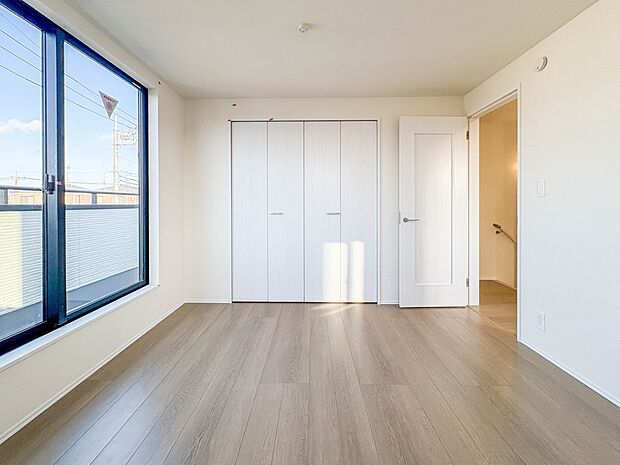 B号棟【洋室6.12帖】充実した生活は伸びやかな居室空間から始まります。快適に・伸びやかに。心の潤いを求める方々へ。