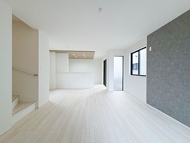 【LDK 17.75帖＋南庭】明るく開放的な空間が広がるLDK。