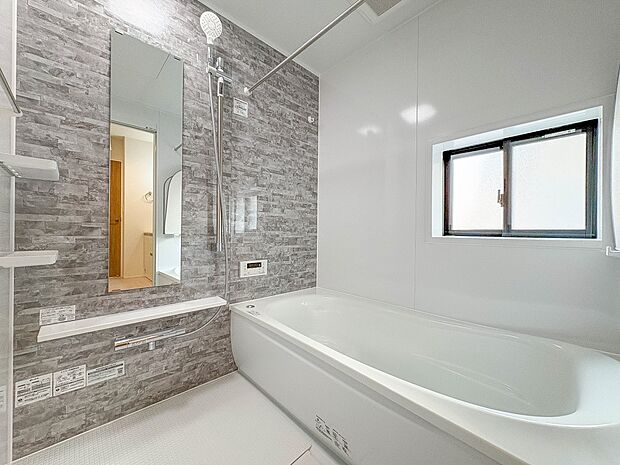 【浴室】一日の疲れを癒してくれるお風呂空間。使いやすさと上質な質感を両立して、単なる習慣から特別な時間に変わるはず。