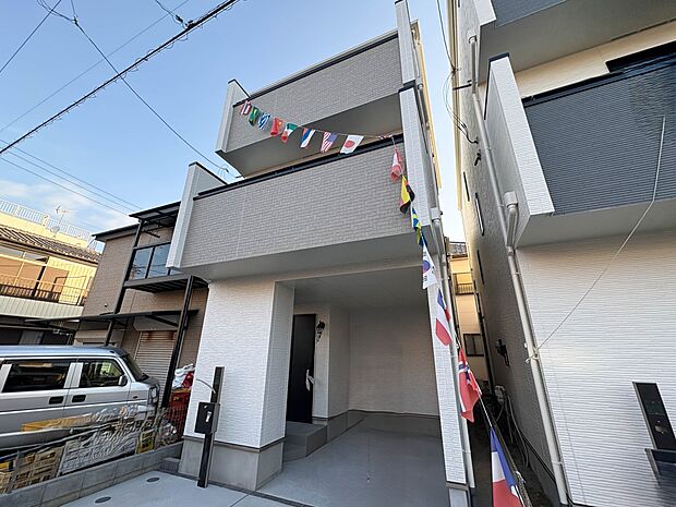 A号棟【現地外観】こちらの物件に少しでもご興味がありましたら、お気軽にお電話下さい。ネット上で「見えない物」「わからない事」でも、実際にご見学いただくことで、手に取るようにおわかりいただける…