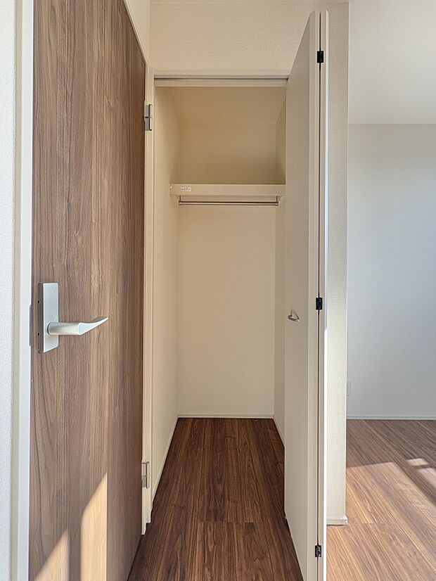 【収納】各部屋を最大限に広く使って頂ける様、全居住スペースに収納付。プライベートルームはゆったりと快適に。