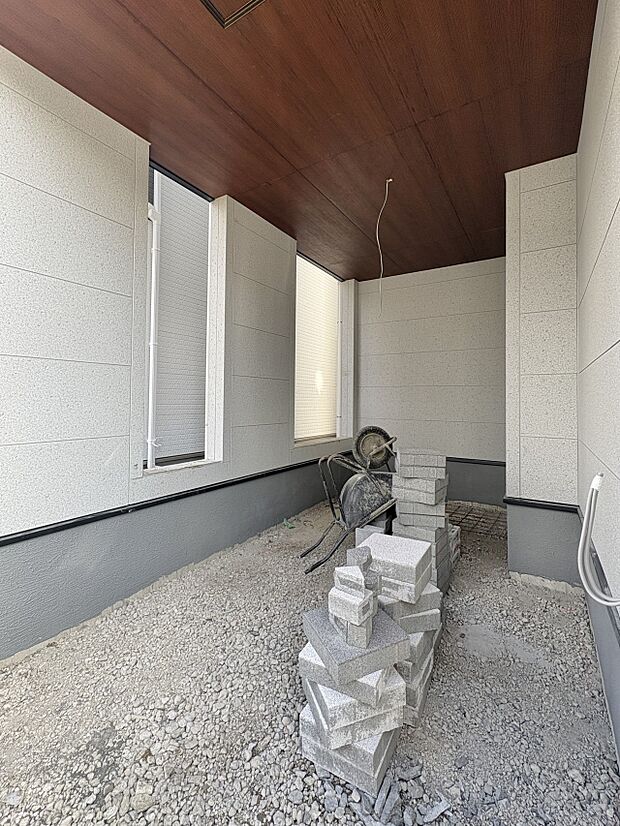 【駐車場】毎日の生活にマイカーが必須という方は、購入を検討する際、駐車場があることは大事な条件です。毎日の通勤や家族の送迎、買い物やお出かけなどクルマのある暮らしを満喫したい方は要チェック。…