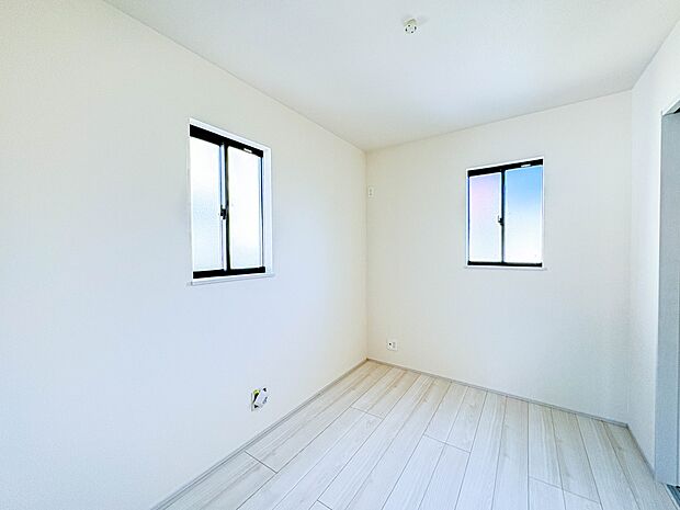 【寝室】充実した生活は伸びやかな居室空間から始まります。快適に・伸びやかに。心の潤いを求める方々へ。