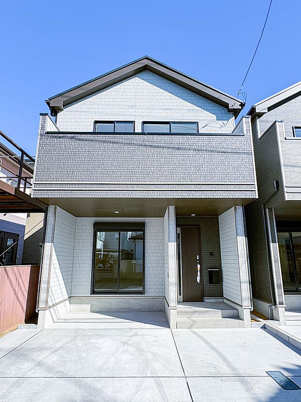 【外観】こちらの物件に少しでもご興味がありましたら、お気軽にお電話下さい。ネット上で「見えない物」「わからない事」でも、実際にご見学いただくことで、手に取るようにおわかりいただけるはずです。…