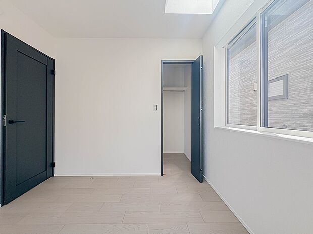 快適に過ごす条件は、一人ひとり違います。だからこそ飾り過ぎないシンプルな内装と偏り過ぎないデザインで統一しました。暮らしの中でオーナー様だけの【マイホーム】に創り上げて下さい。