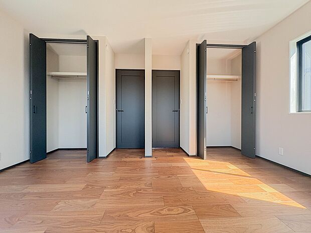 表情豊かな木目が醸しだす空間は、暮らしに落ち着きと華やぎを与えてくれる。