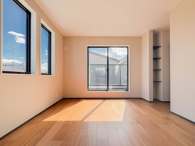 自然光の明るい空間でお子様と遊べます