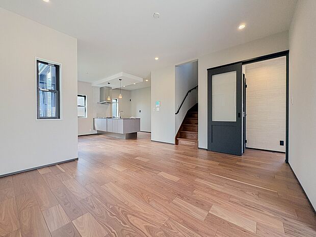 【リビングダイニング】しっかりとした広さがあるのでルームメイク自由自在！