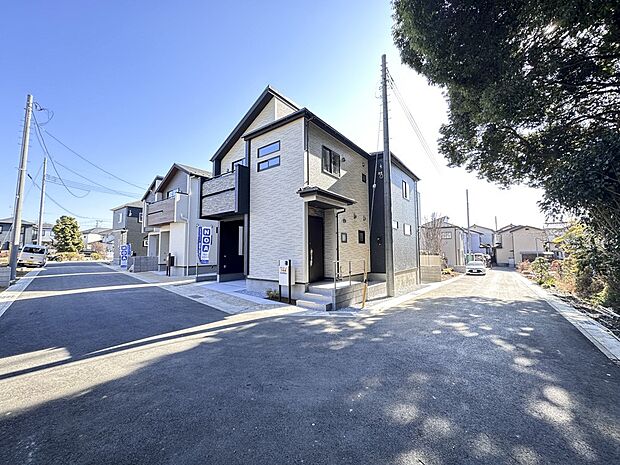 【前面道路】車の通行が少ないので、静かな住環境を維持することができます。