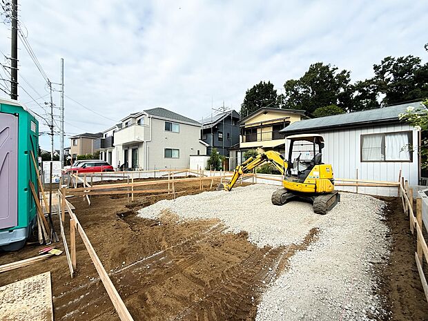 【現地土地写真】家族の温かさと陽光の暖かさ、楽しい毎日と明るい未来を予感させる「空間が織り成すひとつ先の住み心地」を演出します。
