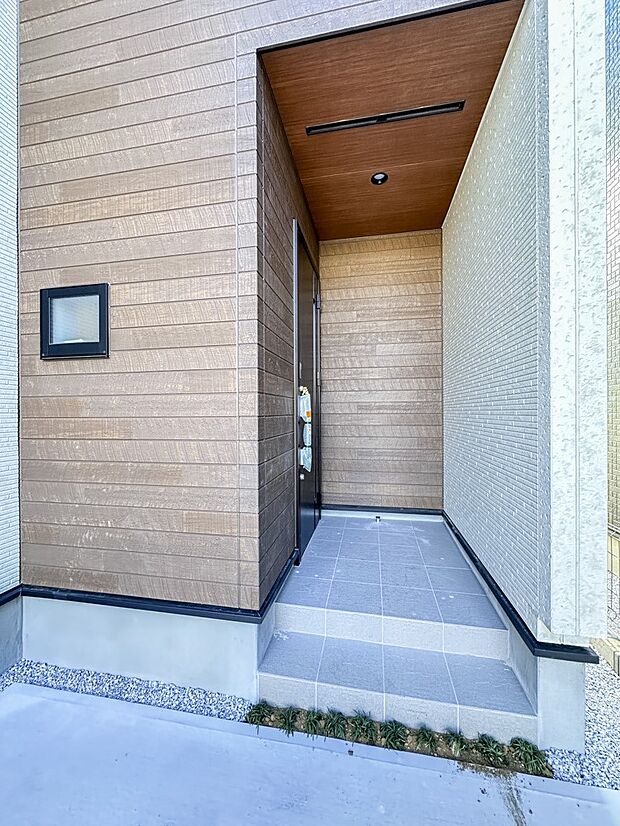 【外観】家族の温かさと陽光の暖かさ、楽しい毎日と明るい未来を予感させる「空間が織り成すひとつ先の住み心地」を演出します。