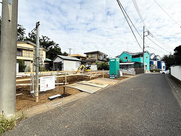 【前面道路 幅員 南東約4.2m】陽当りや通風性など各所に施された工夫で住みやすさを実現。部屋の大きさや周辺環境・街並など、資料には掲載していない情報が現地にはたくさんございます。是非ご確認…