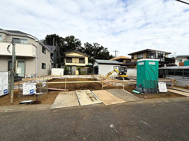 【前面道路 幅員 南東約4.2m】車の通行が少ないので、静かな住環境を維持することができます。