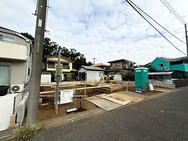 【現地土地写真】ここから始まる「日常」はご家族にとってかけがえのない時間となります。少しでも豊かに、快適に。そんな想いから本邸宅は生まれました。　