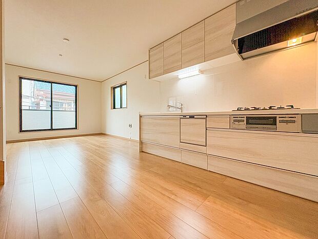 1号棟【LDK13.2帖】広々としたリビングダイニング。ゆったりとしたキッチン。