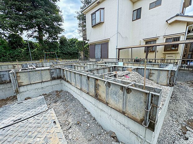 【外観】家は一生のお買物。自分ならではの家族ならではの、家にしたい。書斎を設ける。子どものプレイングルームを設ける。趣味のオーディオルームを設置する。夢を追うオンリーワンの家です。