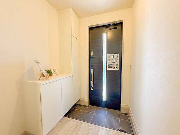 3号棟【玄関】スタイリッシュかつ品のある玄関。