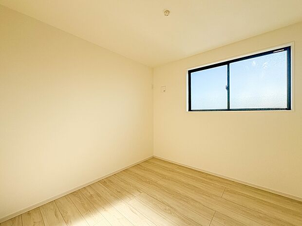 3号棟【洋室4.5帖】充実した生活は伸びやかな居室空間から始まります。快適に・伸びやかに。心の潤いを求める方々へ。