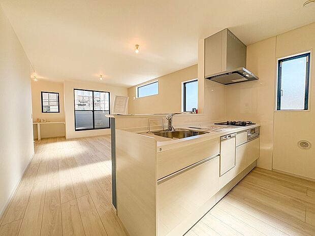 3号棟【LDK17.3帖】忙しい朝でも家族揃って食事をしたいゆとりあるダイニングスペース。